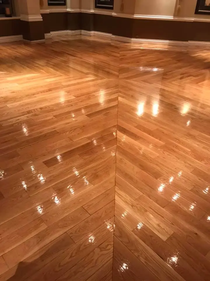 Γυαλισμένο δάπεδο μετά από αναπαλαίωση