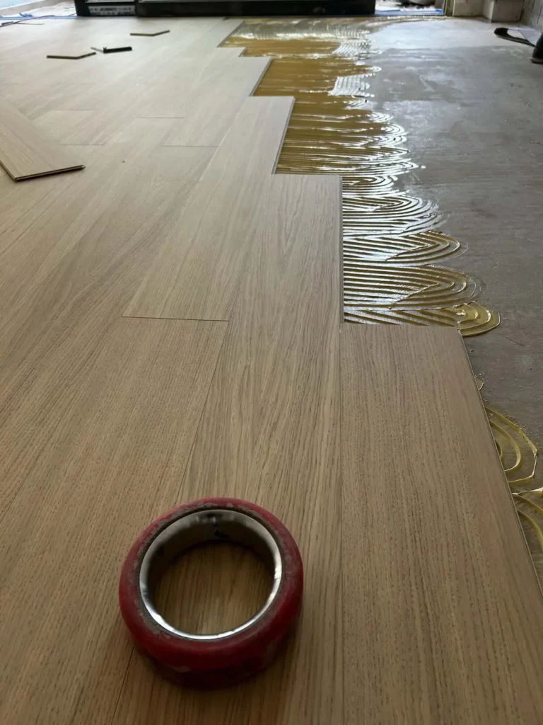 Τοποθέτηση κολλητού δαπέδου