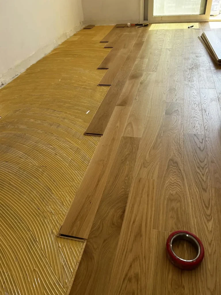 Τοποθέτηση κολλητού δαπέδου