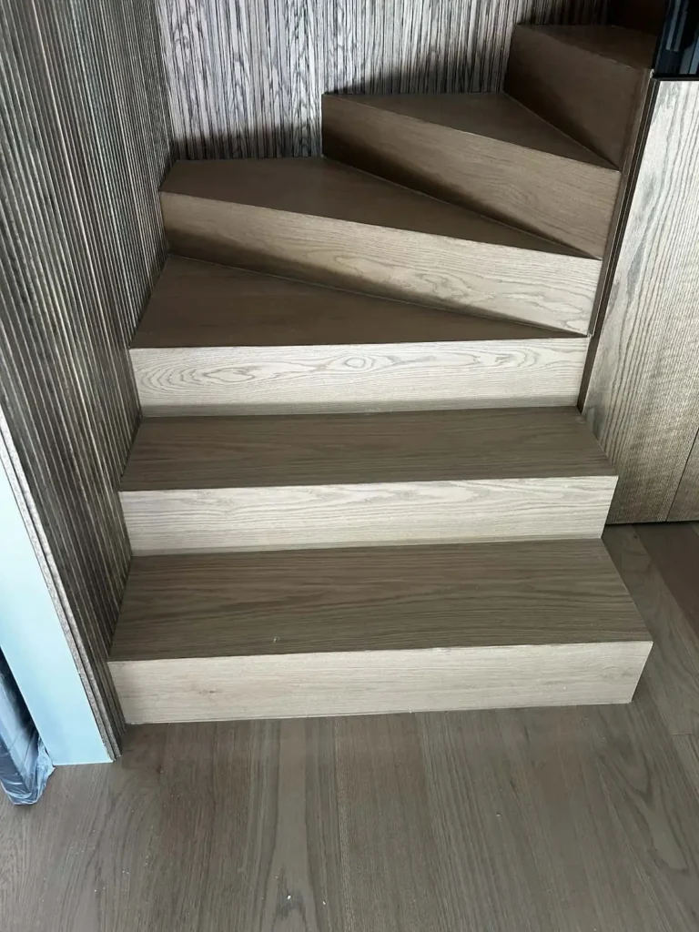 Τοποθέτηση ξύλινης σκάλας